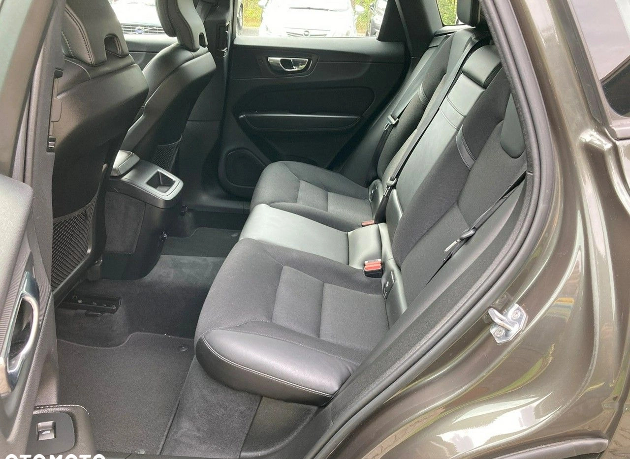 Volvo XC 60 cena 118900 przebieg: 141000, rok produkcji 2018 z Konstantynów Łódzki małe 529